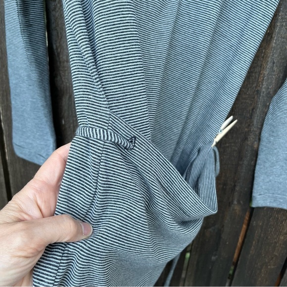 Avec Les Filles Striped Long Sleeve Wrap Dress Gray Sz L - Picture 11 of 16